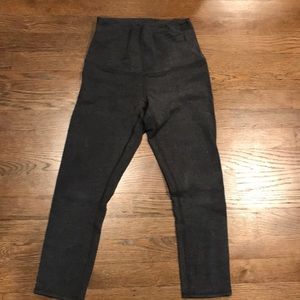 Lululemon Grey Crop Leggings. Size 6